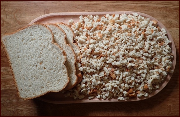 Three slices of bread cut into small pieces. (140 g)