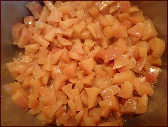 Cooked pumpkin spice apples before blending into applesauce.