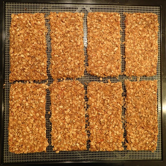 cutting-homemade-granola-bars
