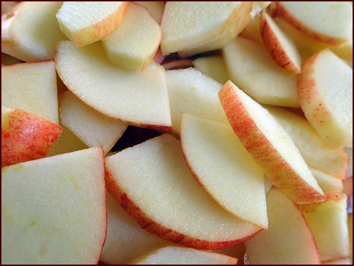 Thin sliced Apples to be dehydrated.