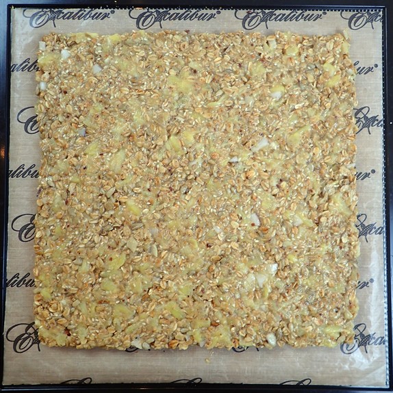 dehydrating-banana-pineapple-granola-bars