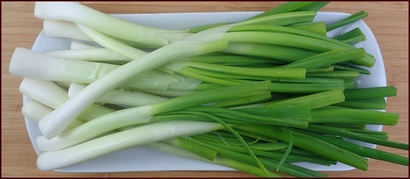 Green onions trimmed and ready for slicing.