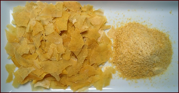 Zucchini-potato bark on left, ground into soup powder on right.