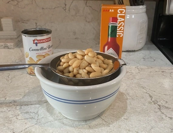 White beans and pepper sauce. White beans and pepper sauce.