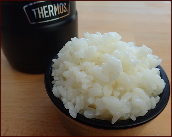 Sushi rice rehydrated with cold water in a thermos food jar after one hour.