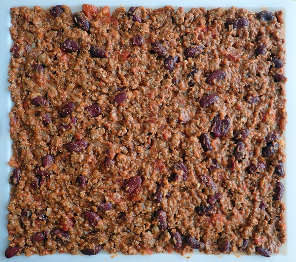 2 cups of cooked chili on Cosori dehydrator tray.