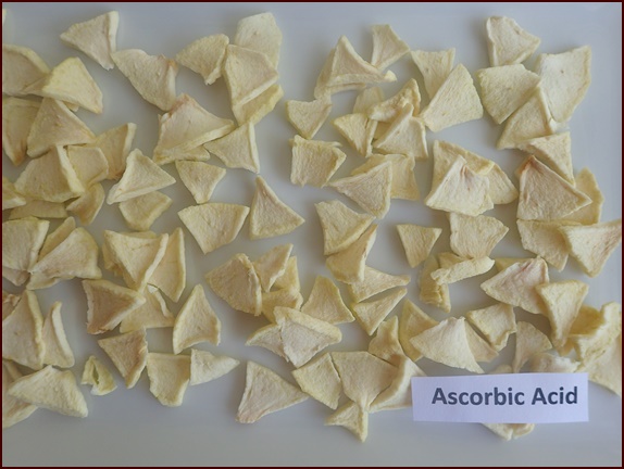 Dehydrated apples pretreated with ascorbic acid solution.