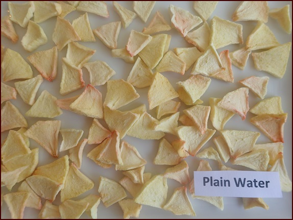 Apples soaked in plain water for 10 minutes before drying.