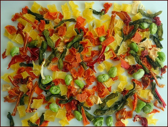 Dehydrated cubed potatoes and mixed vegetables