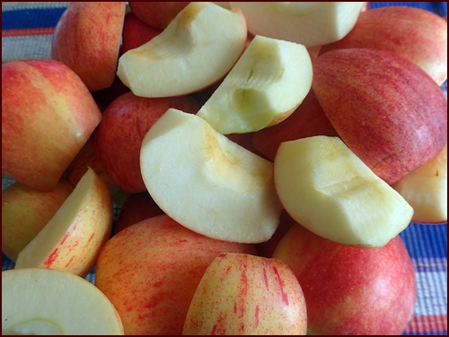 Apples cut into quarters and cores removed.