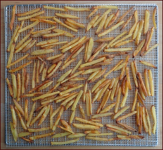 Dehydrating French fry-cut potatoes.