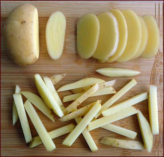 Dehydrating French fry-cut potatoes. 
