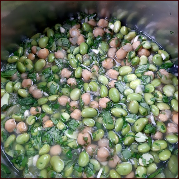 Cooked edamame beans with chickpeas.