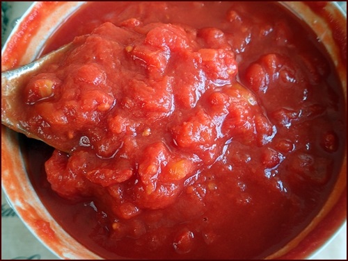 Canned tomatoes used to make tomato powder.